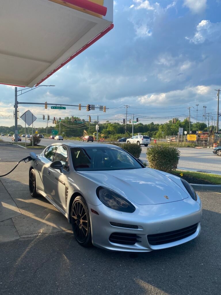 2016 Porsche Panamera 4 Platinum Edition